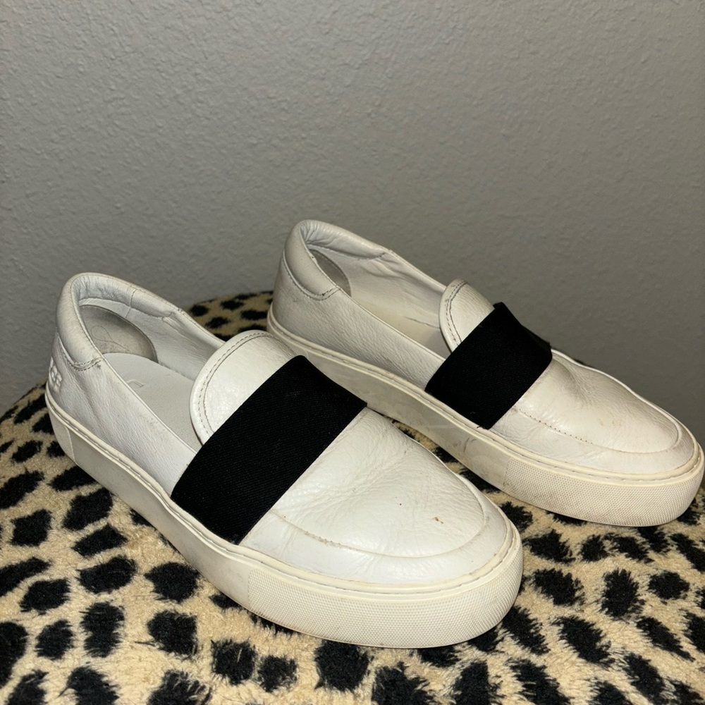 UGG CHAYZE White & black leather slip-on sneakers, Size 8